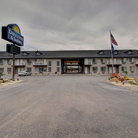 Days Inn & Suites By Wyndham Lolo Exteriér fotografie