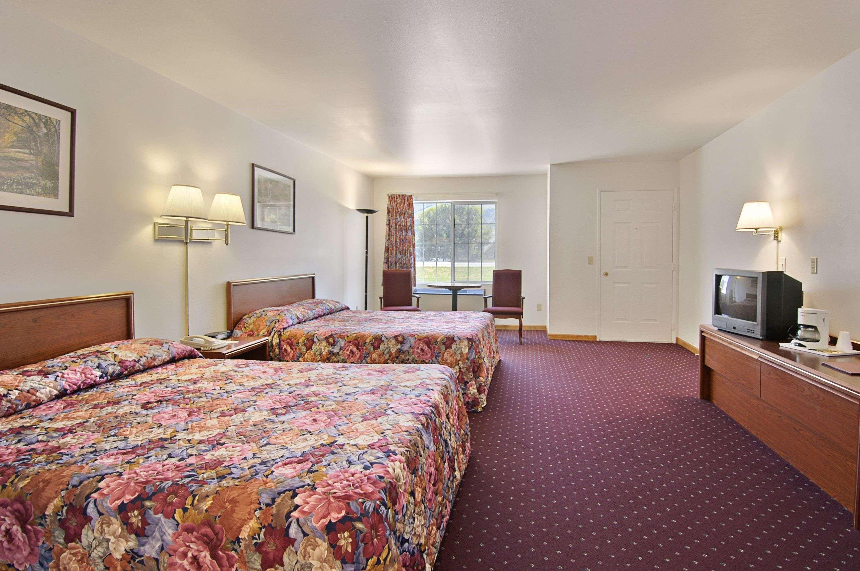 Days Inn & Suites By Wyndham Lolo Exteriér fotografie