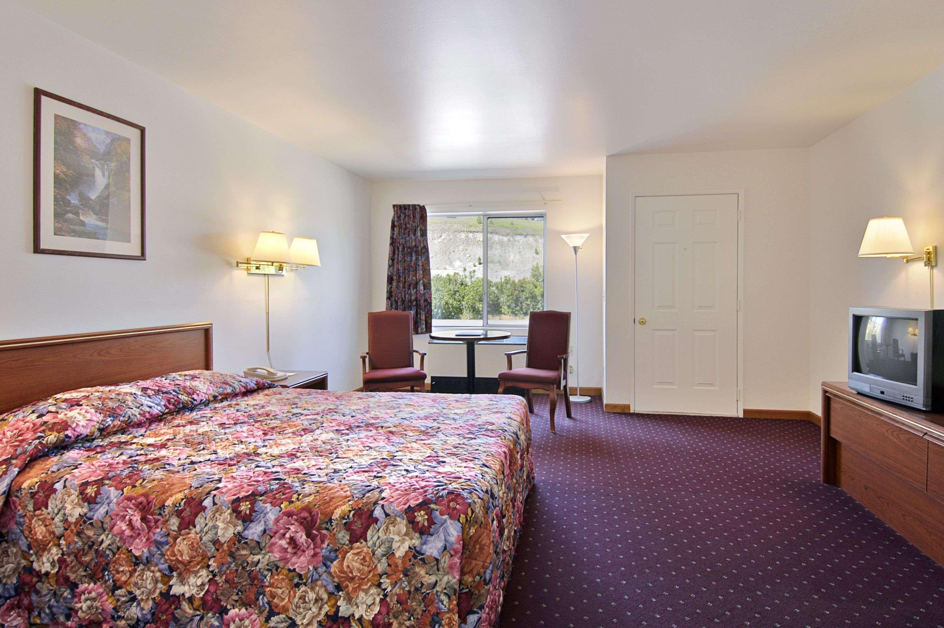 Days Inn & Suites By Wyndham Lolo Exteriér fotografie