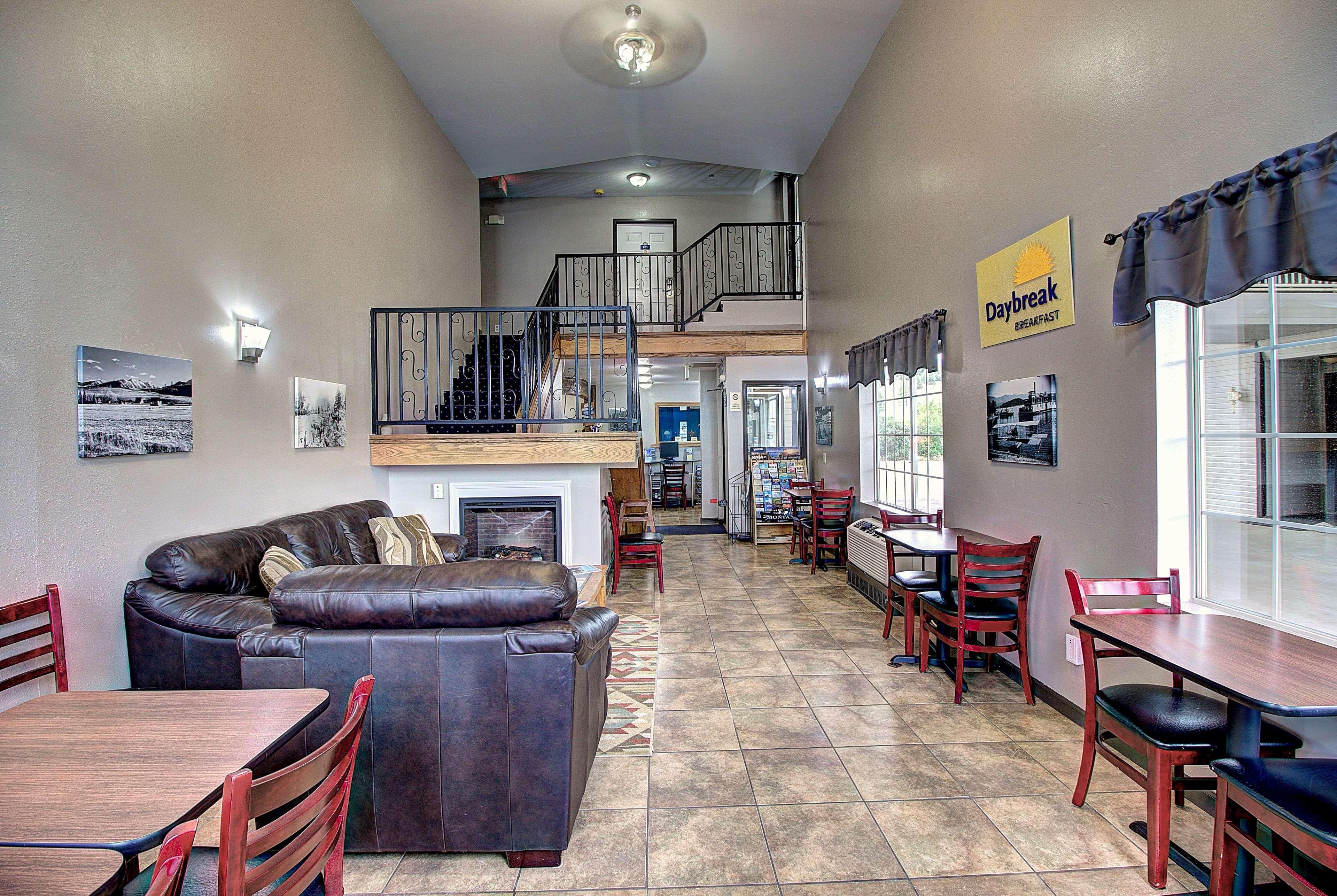 Days Inn & Suites By Wyndham Lolo Exteriér fotografie