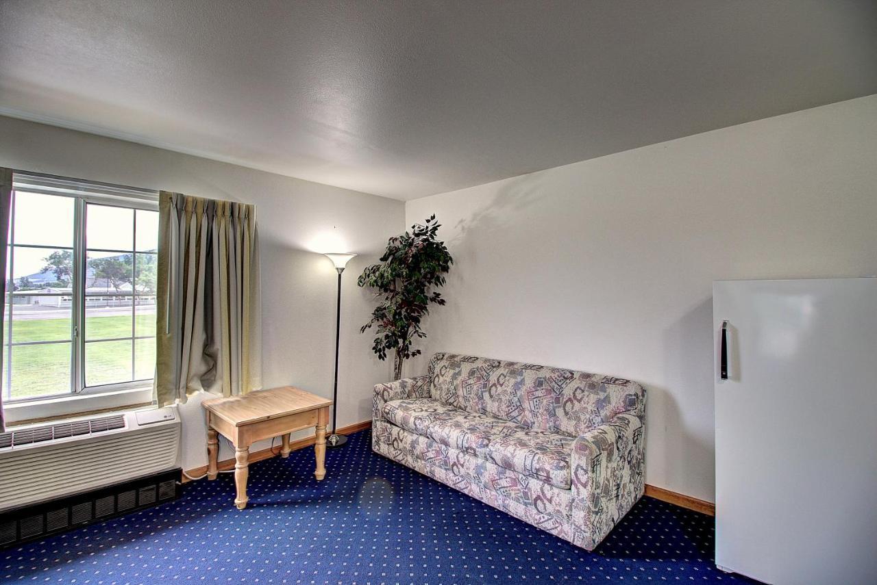 Days Inn & Suites By Wyndham Lolo Exteriér fotografie