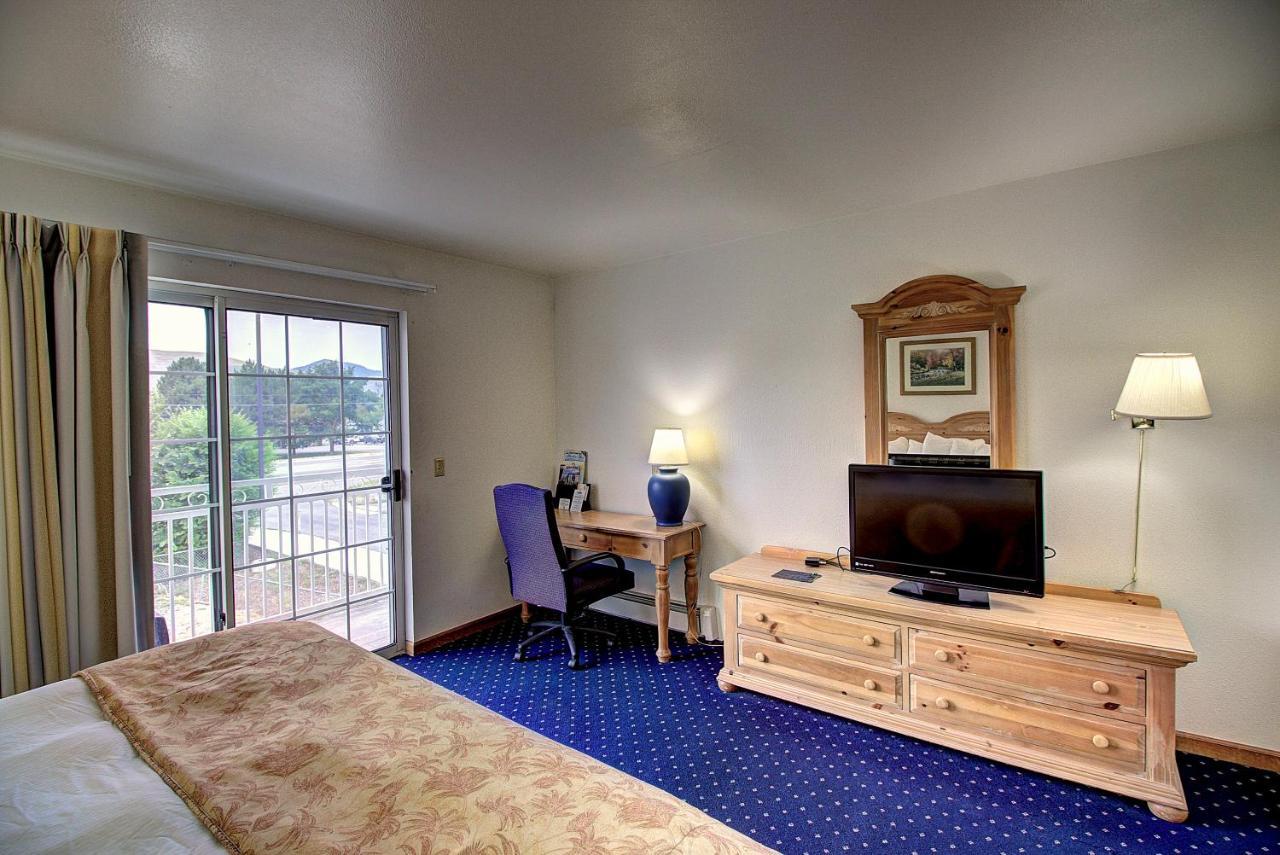 Days Inn & Suites By Wyndham Lolo Exteriér fotografie