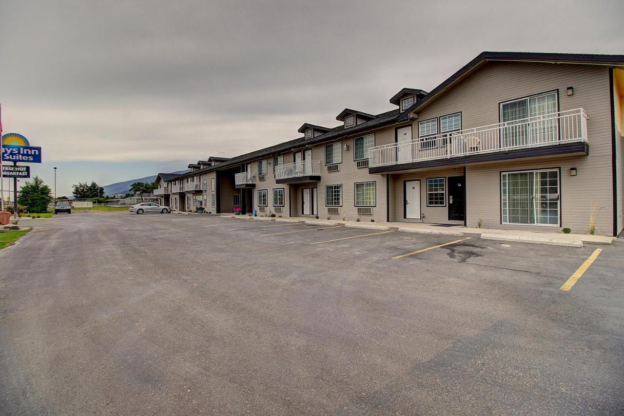 Days Inn & Suites By Wyndham Lolo Exteriér fotografie