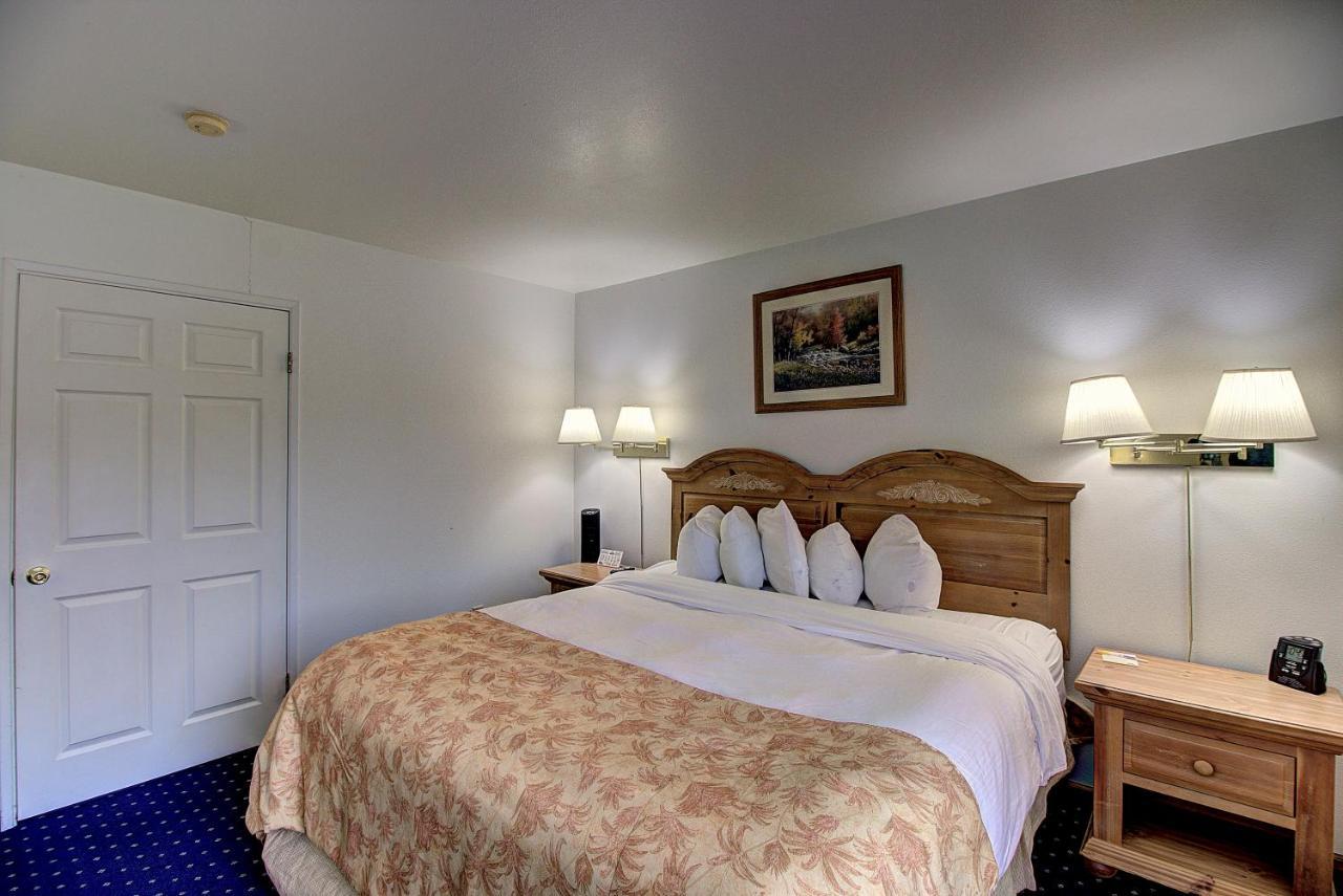 Days Inn & Suites By Wyndham Lolo Exteriér fotografie